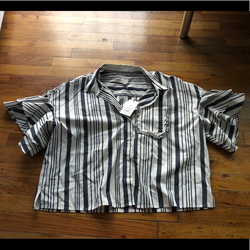 NWT Crop Top Button Up
